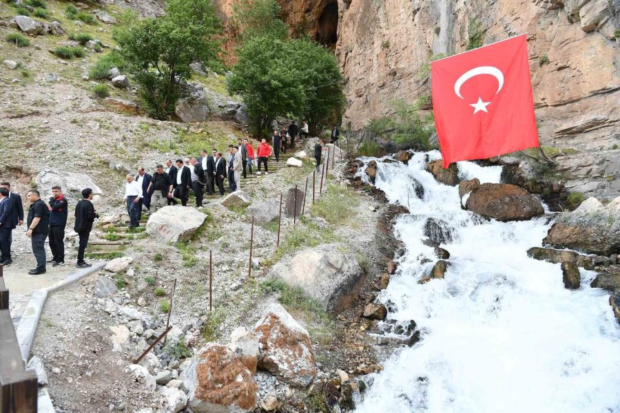 Vali Çiçek Ve Başkan Büyükkılıç’yan Kapuzbaşı Şelaleleri’ne Turistik Hamleler