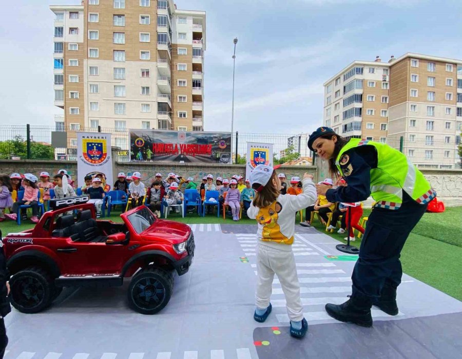 Jandarmadan Öğrencilere Trafik Eğitimi