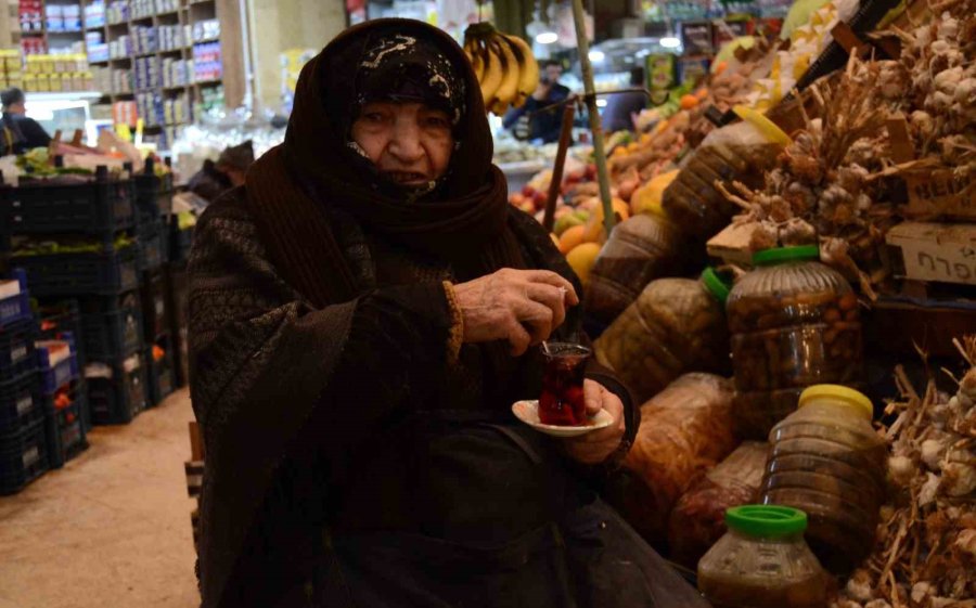 Kadınlar Pazarı’nın Nazife Teyze’sine Veda