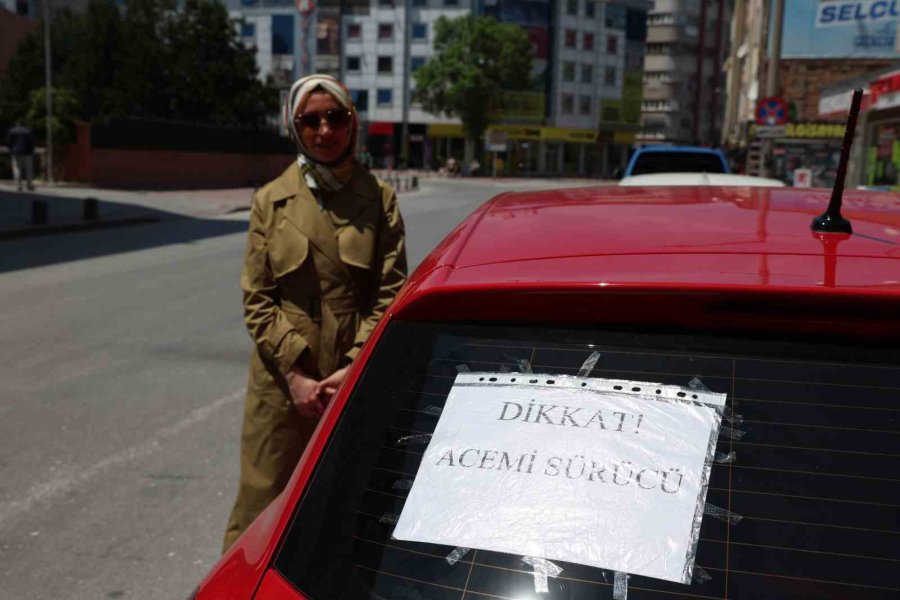 “dikkat Acemi Sürücü” Yazısıyla Dikkat Çekiyor