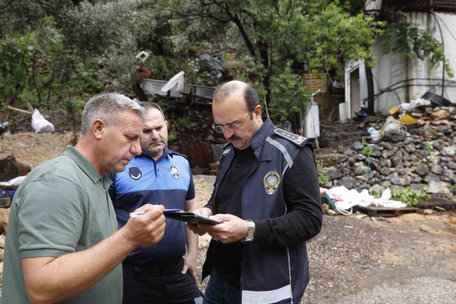 Alanya’da Merdiven Altı Kuru Meyve Ve Pekmez İmalathanesi Mühürlendi