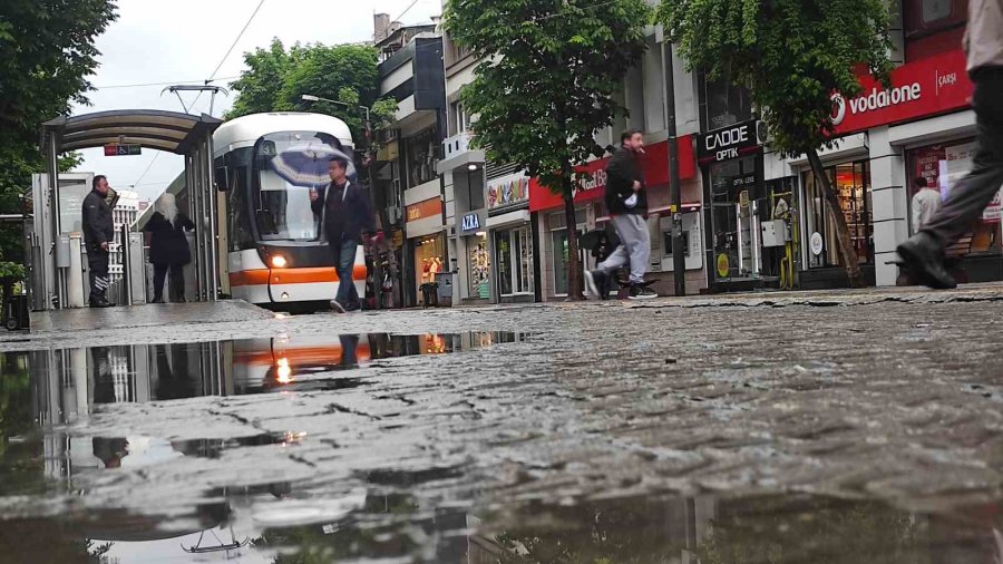 Eskişehir’de Hava Sıcaklıklarının 4 İla 7 Derece Azalması Bekleniyor