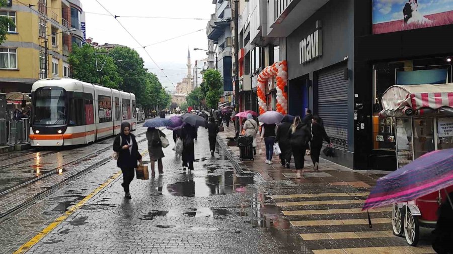 Eskişehir’de Hava Sıcaklıklarının 4 İla 7 Derece Azalması Bekleniyor