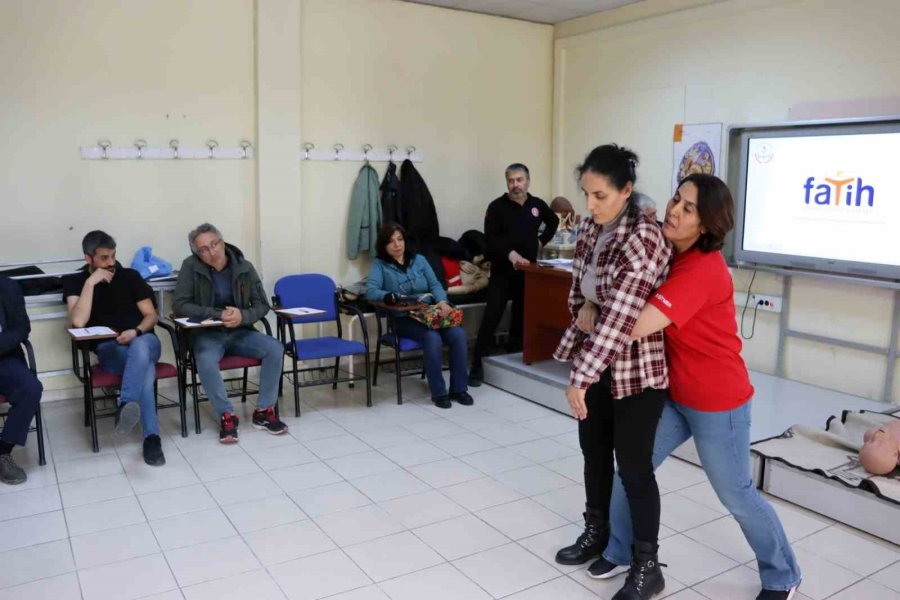 Kayseri’de Öğretmenlere “heimlich Manevrası” Eğitimi