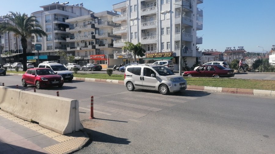 Ölümlü Kaza Sonası Kapatılan Yaya Geçidinin Silinmeyen Çizgileri Kazaya Davetiye Çıkartıyor