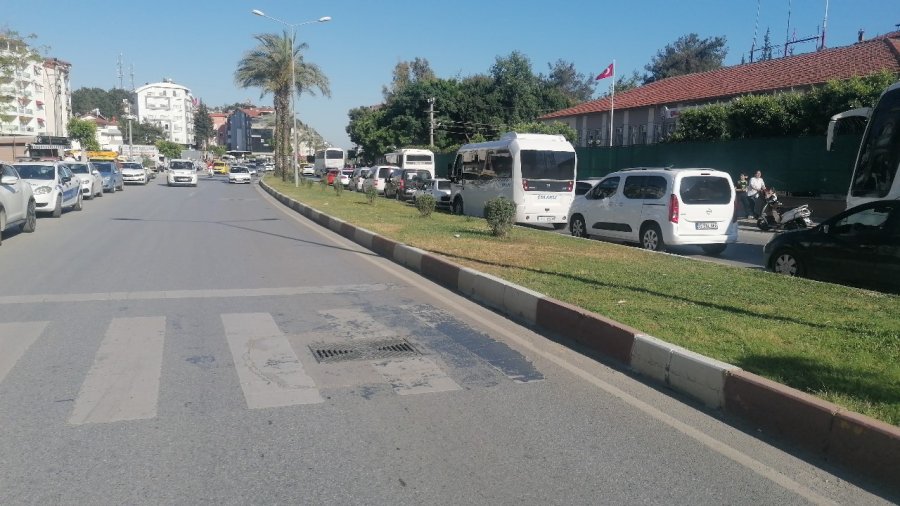 Ölümlü Kaza Sonası Kapatılan Yaya Geçidinin Silinmeyen Çizgileri Kazaya Davetiye Çıkartıyor