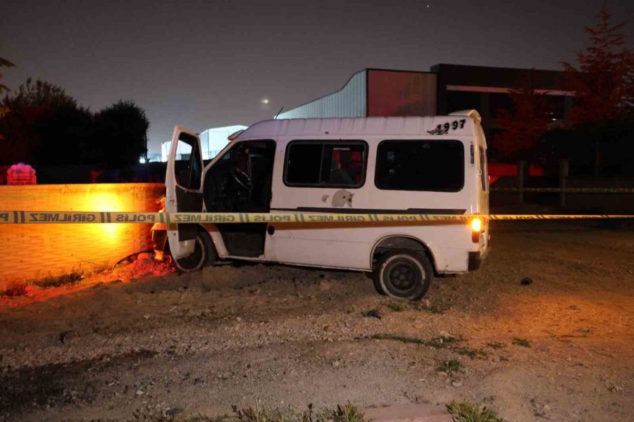 Kardeşlerin Bulunduğu Araç Kurşunlandı: 1 Ölü, 1 Ağır Yaralı