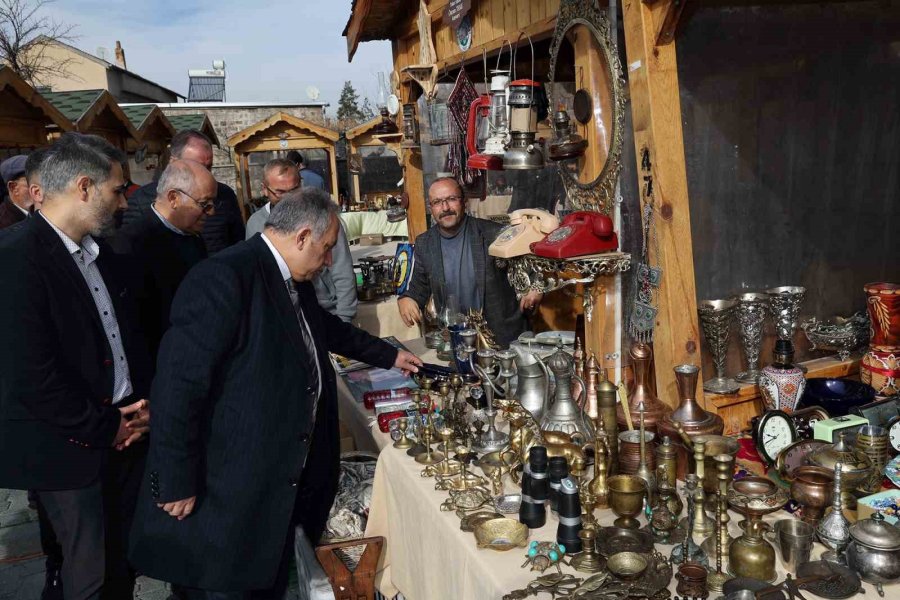 Kendi Gününde Kendi Yerinde: Antika Pazarı