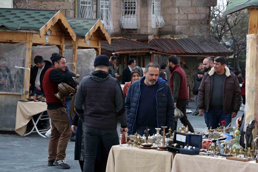 Kendi Gününde Kendi Yerinde: Antika Pazarı