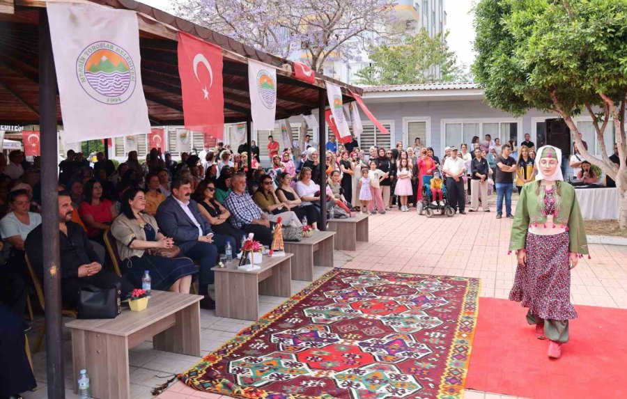 Başkan Yıldız, Kadın Kursiyerlerle Anneler Günü Etkinliğinde Buluştu