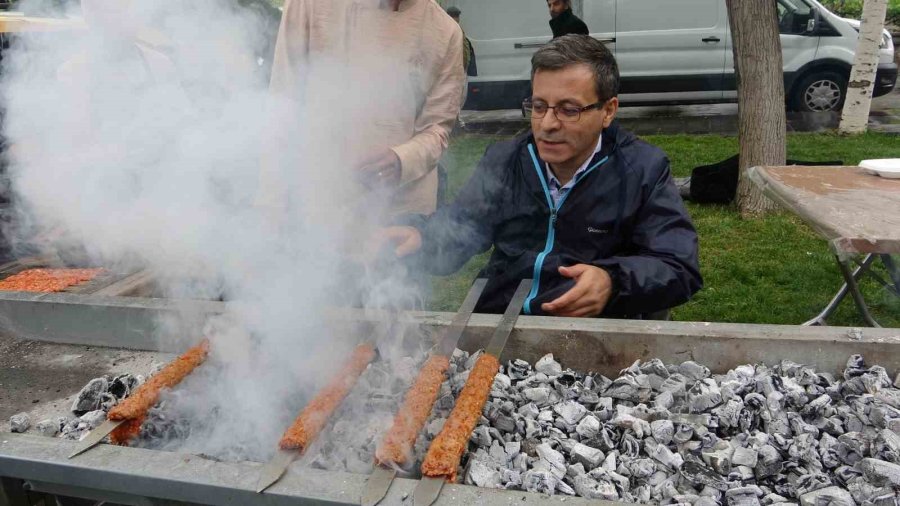 Engelli Vatandaşlar Mangalda Buluştu