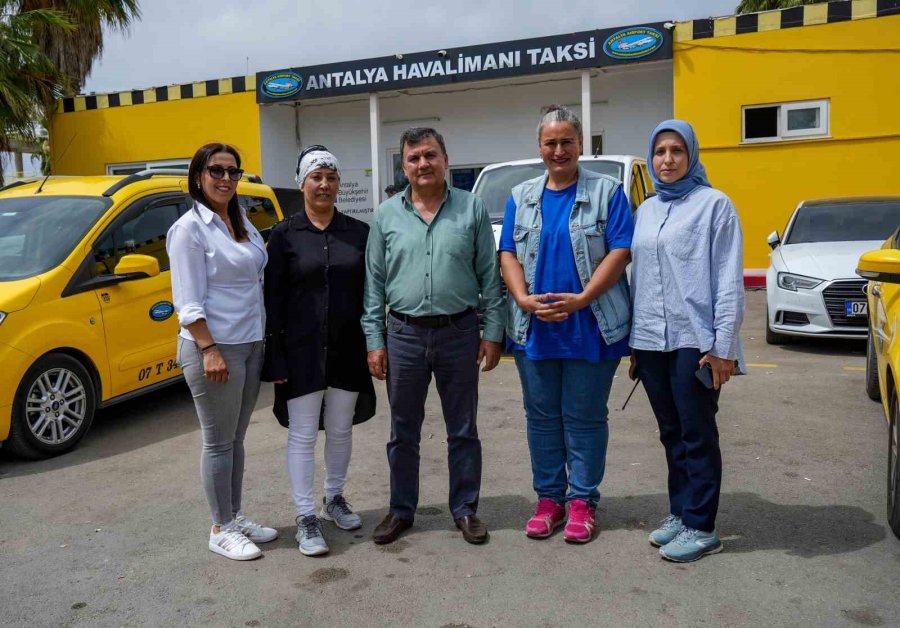 Antalya Havalimanı Taksi Durağının Anne Şoförleri