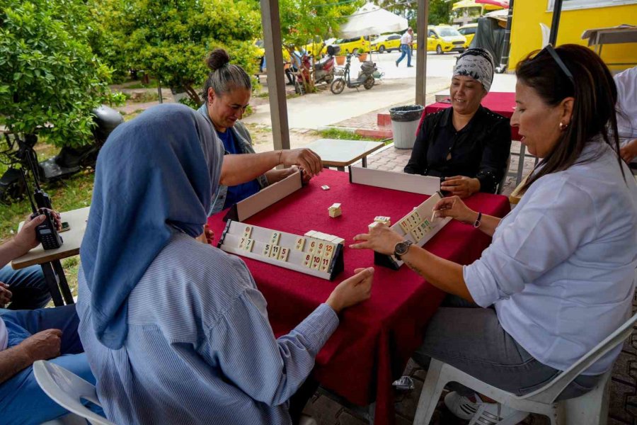 Antalya Havalimanı Taksi Durağının Anne Şoförleri