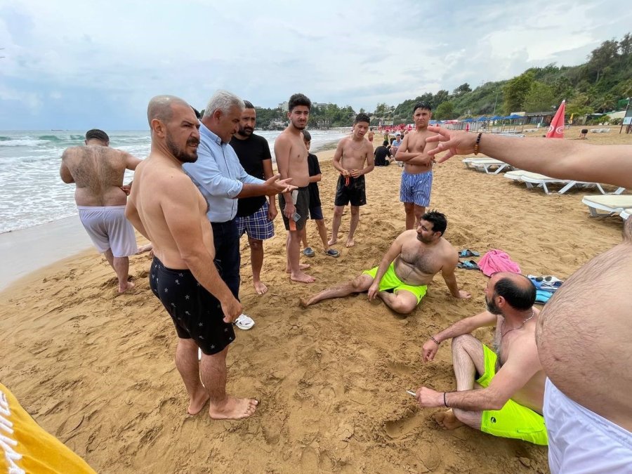 Alanya’da Boğulma Tehlikesi Geçiren Tatilciler Halatlara Takılı Can Simitleriyle Kurtarıldı