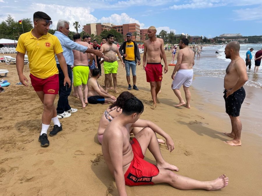 Alanya’da Boğulma Tehlikesi Geçiren Tatilciler Halatlara Takılı Can Simitleriyle Kurtarıldı