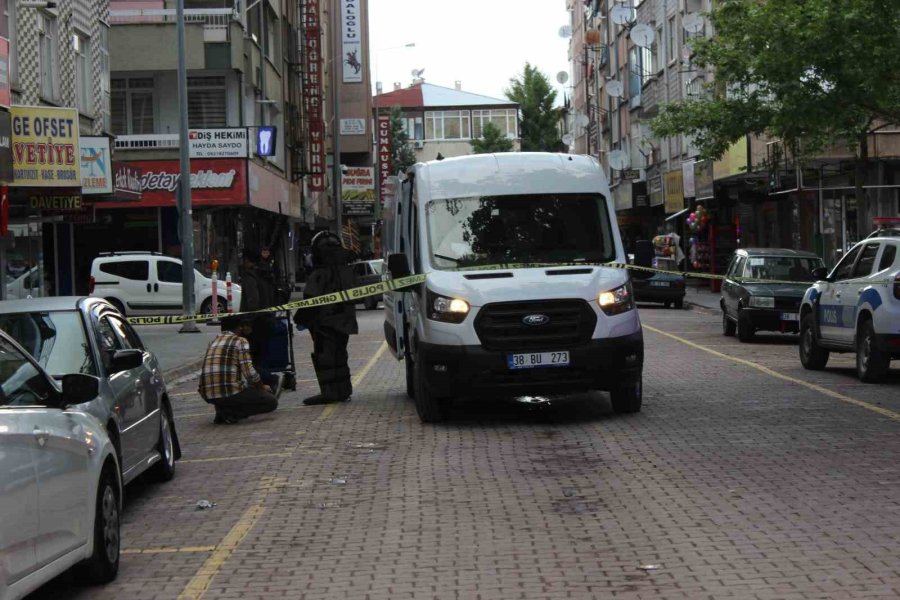 Kayseri’de Aynı Bölgede Bulunan Üç Şüpheli Çanta Fünyeyle Patlatıldı