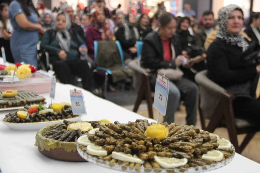 Kayserili Anneler En Güzel Yaprağı Sarmak İçin Yarıştı