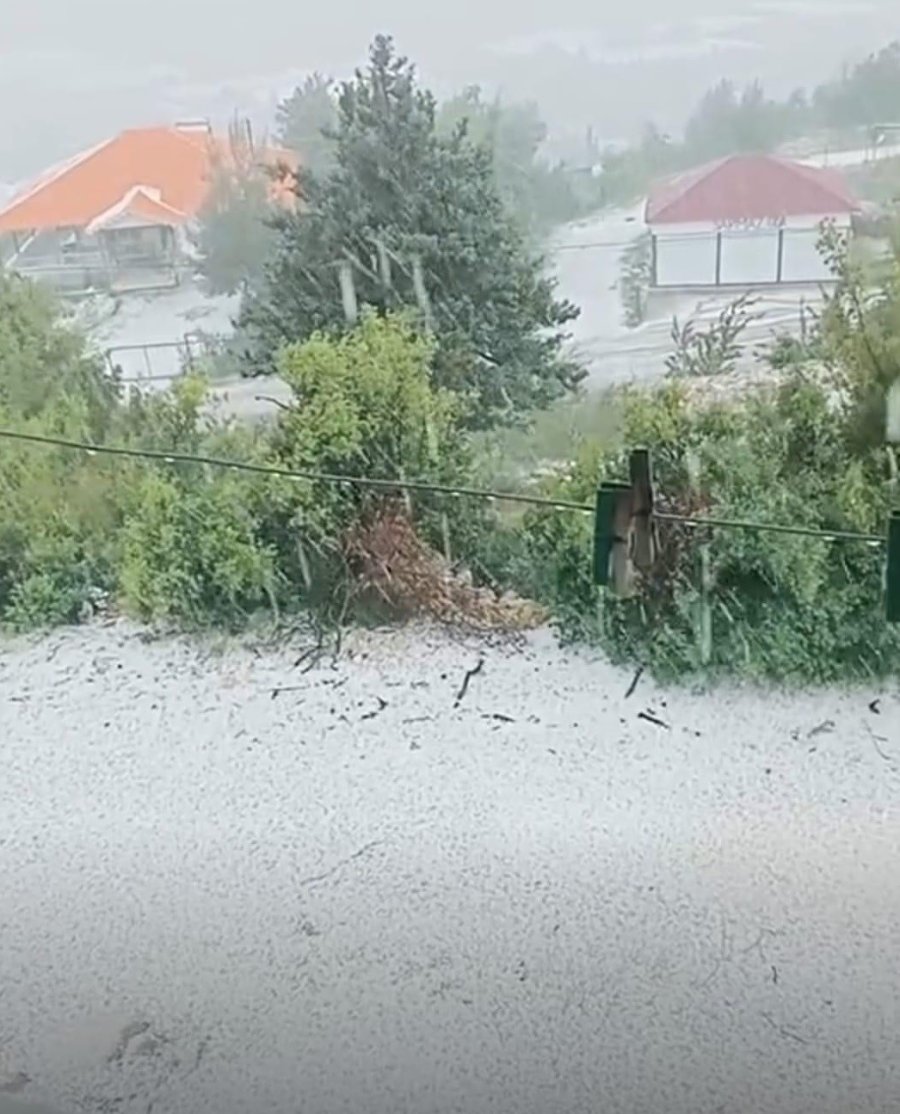 Mersin’de Yağmur Ve Dolu Bahçelerde Zarara Yol Açtı