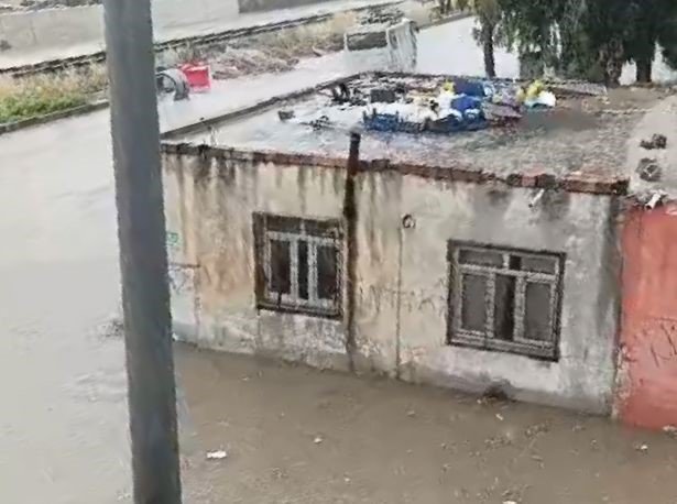 Tarsus Sağanak Yağmurda Sular Altında Kaldı