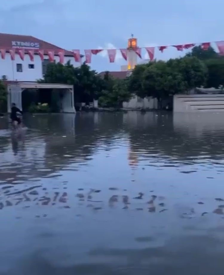 Tarsus Sağanak Yağmurda Sular Altında Kaldı