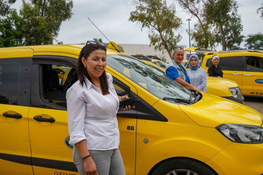 Antalya Havalimanı Taksi Durağının Anne Şoförleri