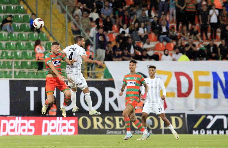 Trendyol Süper Lig: Alanyaspor: 0 - Beşiktaş: 0 (ilk Yarı)