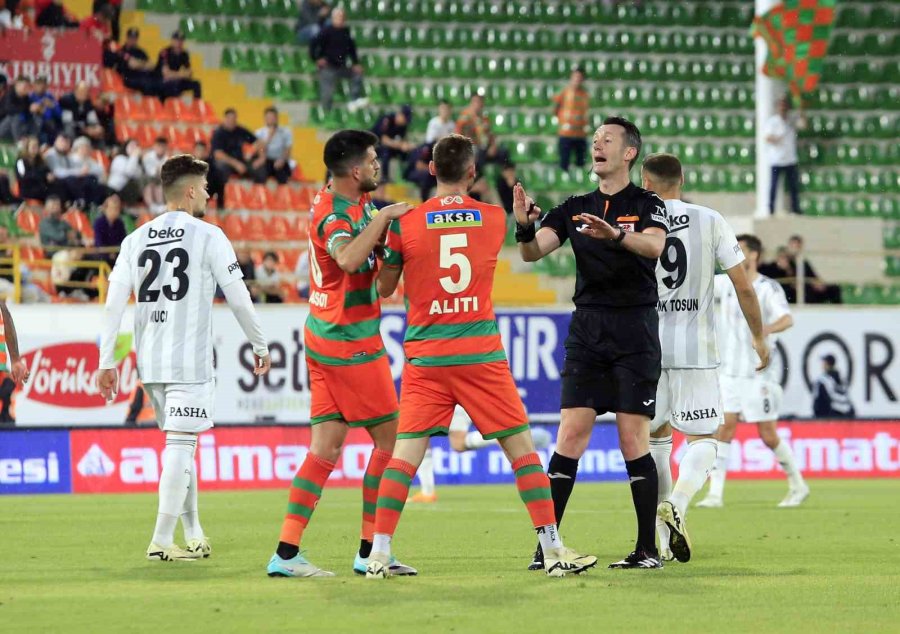 Trendyol Süper Lig: Alanyaspor: 0 - Beşiktaş: 0 (ilk Yarı)