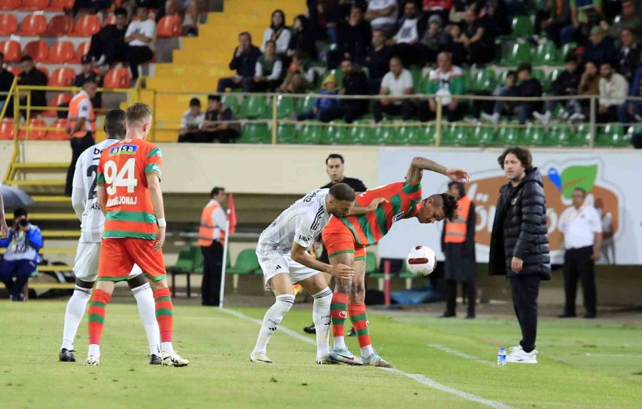 Trendyol Süper Lig: Alanyaspor: 0 - Beşiktaş: 0 (ilk Yarı)