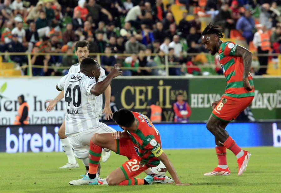 Trendyol Süper Lig: Alanyaspor: 0 - Beşiktaş: 0 (ilk Yarı)