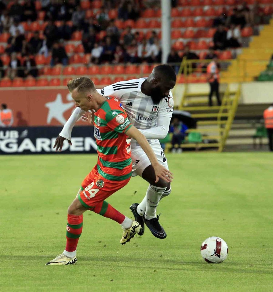 Trendyol Süper Lig: Alanyaspor: 0 - Beşiktaş: 0 (ilk Yarı)