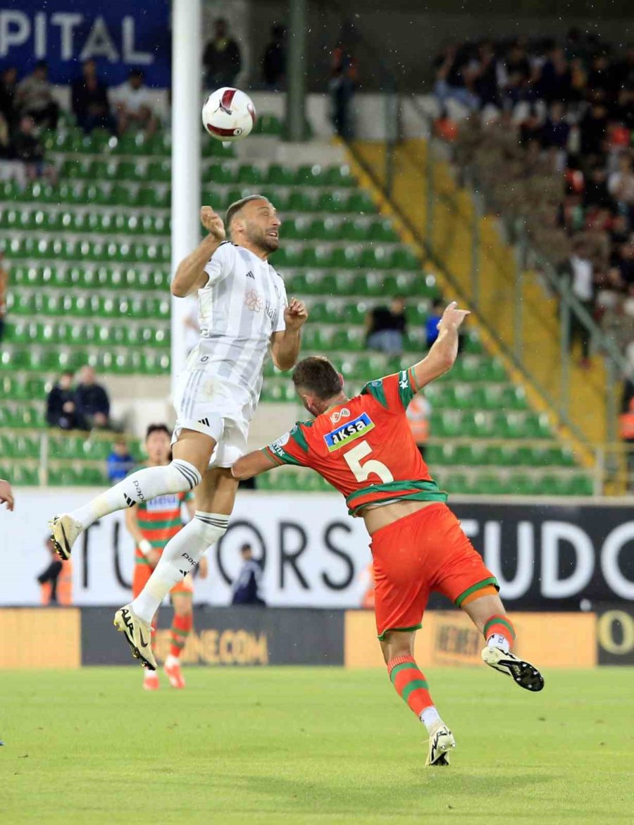 Trendyol Süper Lig: Alanyaspor: 0 - Beşiktaş: 0 (ilk Yarı)