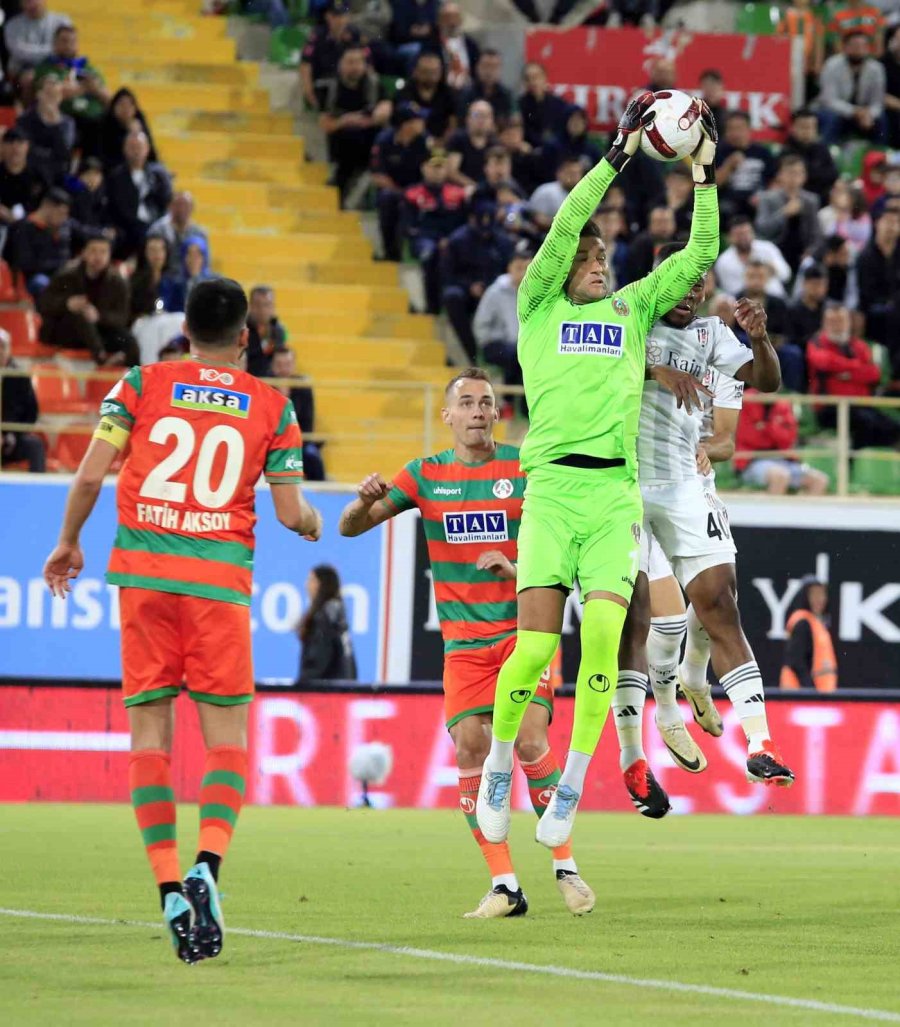 Trendyol Süper Lig: Alanyaspor: 0 - Beşiktaş: 0 (ilk Yarı)