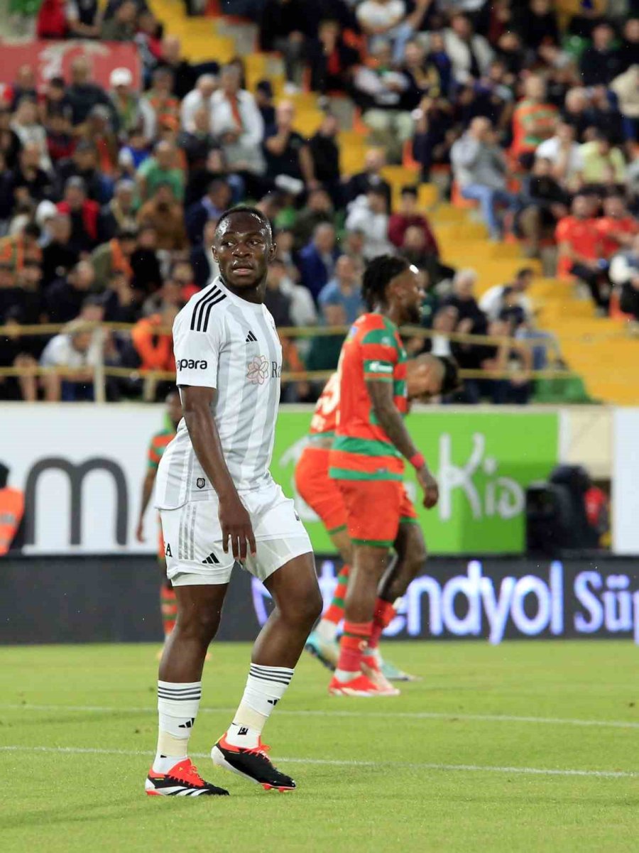 Trendyol Süper Lig: Alanyaspor: 0 - Beşiktaş: 0 (ilk Yarı)