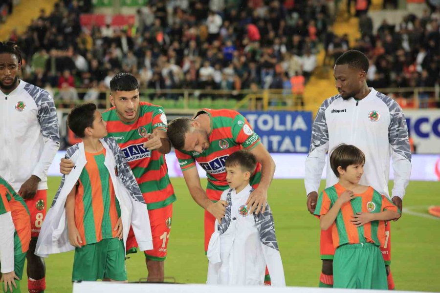 Trendyol Süper Lig: Alanyaspor: 0 - Beşiktaş: 0 (maç Devam Ediyor)