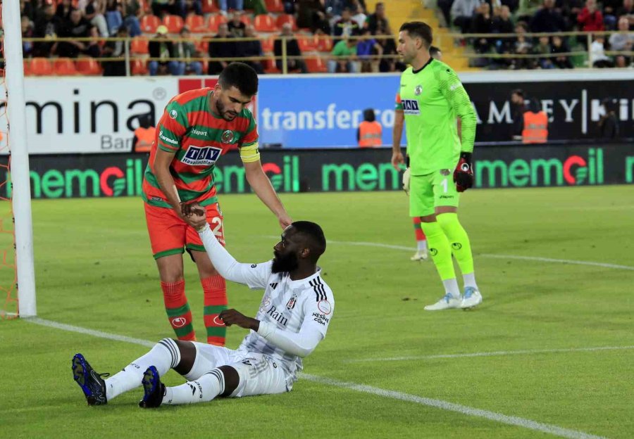 Trendyol Süper Lig: Alanyaspor: 0 - Beşiktaş: 0 (maç Devam Ediyor)