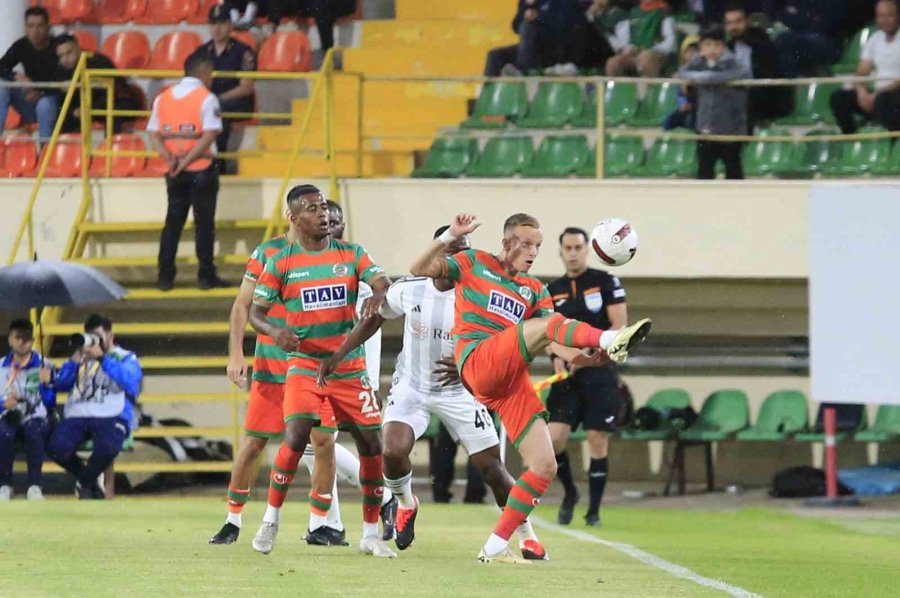 Trendyol Süper Lig: Alanyaspor: 0 - Beşiktaş: 0 (maç Devam Ediyor)