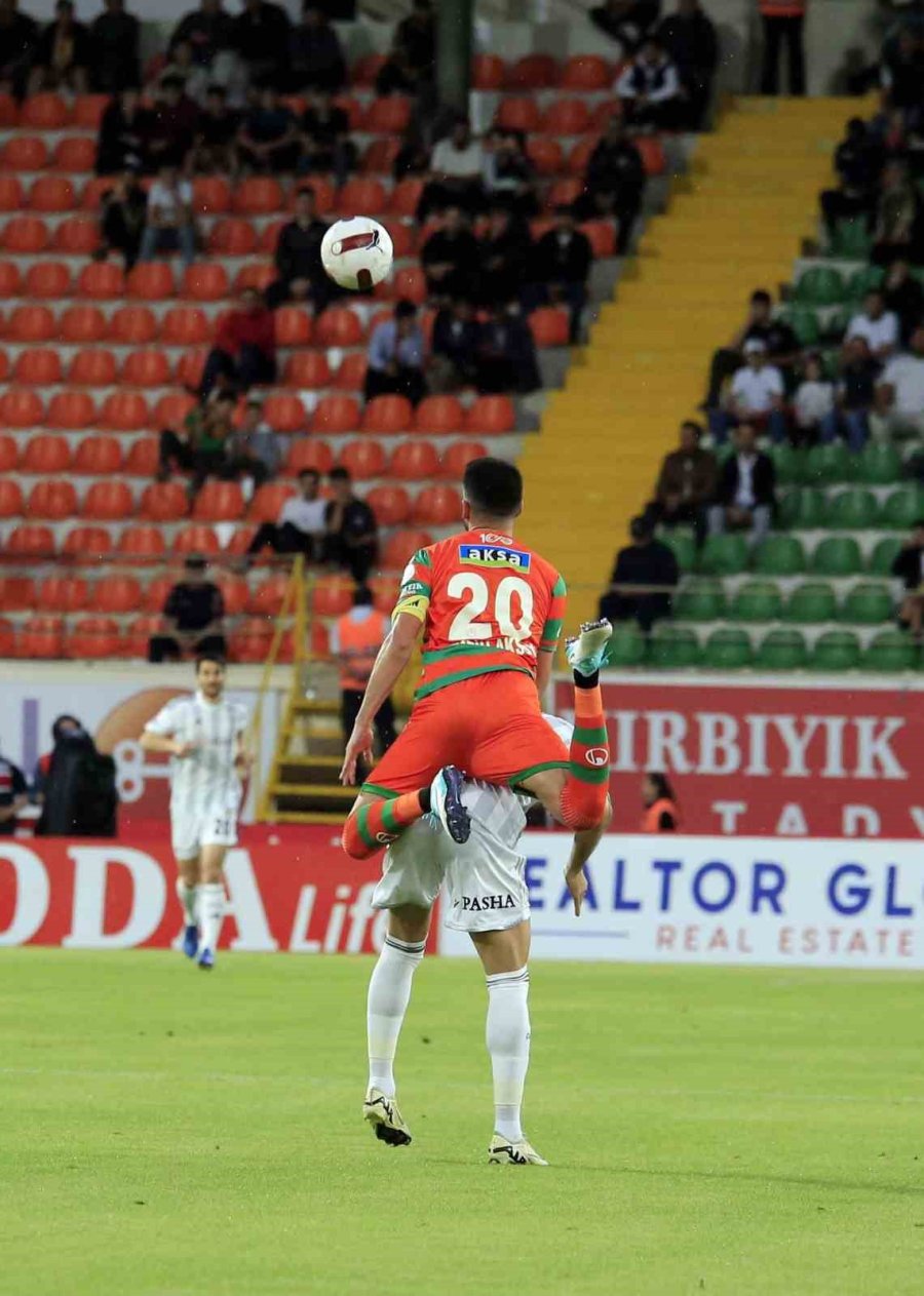 Trendyol Süper Lig: Alanyaspor: 0 - Beşiktaş: 0 (maç Devam Ediyor)