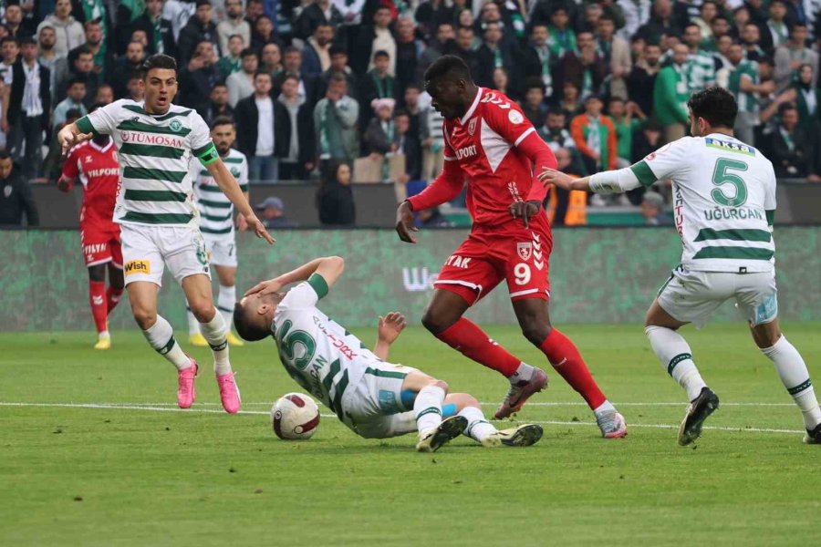 Trendyol Süper Lig: Konyaspor: 3 - Samsunspor: 0 (ilk Yarı)