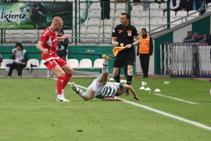 Trendyol Süper Lig: Konyaspor: 3 - Samsunspor: 0 (ilk Yarı)