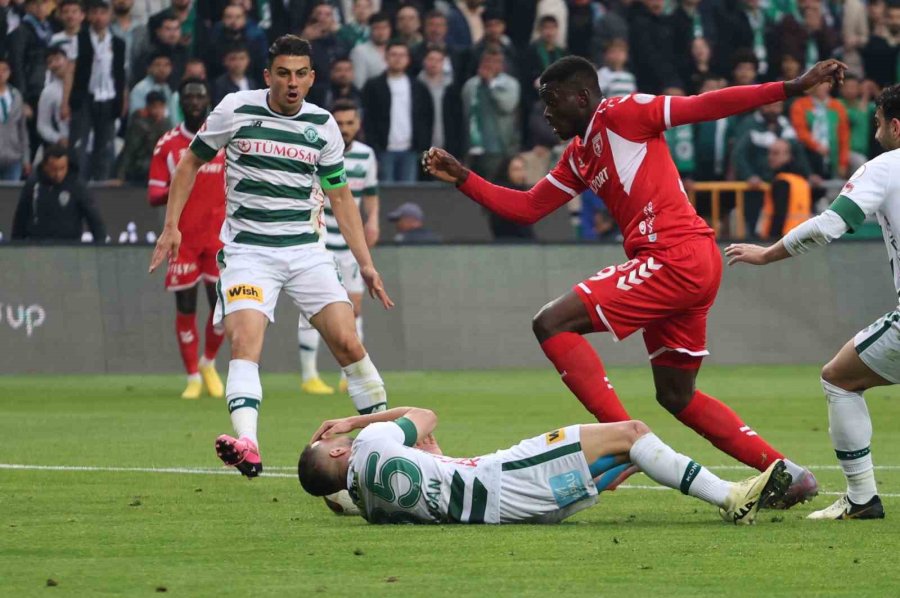 Trendyol Süper Lig: Konyaspor: 3 - Samsunspor: 0 (ilk Yarı)