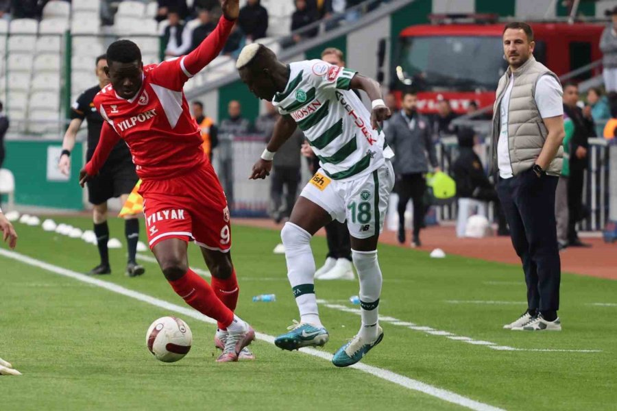 Trendyol Süper Lig: Konyaspor: 3 - Samsunspor: 0 (ilk Yarı)