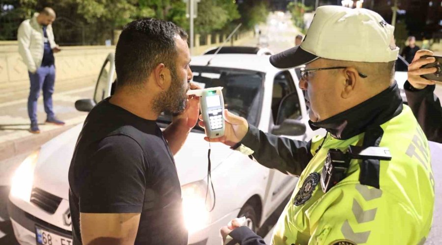 “alkol Yok Ki Baba” Dedi, Hem 2.37 Promil Alkollü Hem De Ehliyetsiz Çıktı