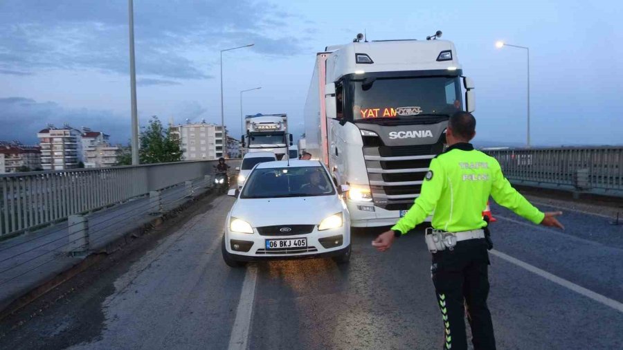 Köprüdeki Feci Kaza Ucuz Atlatıldı