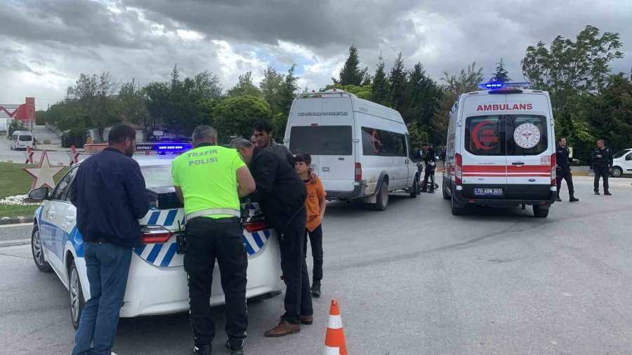Karaman’da Minibüs Motosiklete Arkadan Çarptı: 1 Yaralı