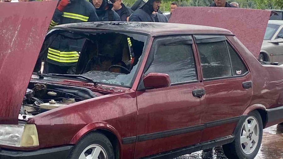 Konya’da Hastane Otoparkındaki Otomobilde Yangın