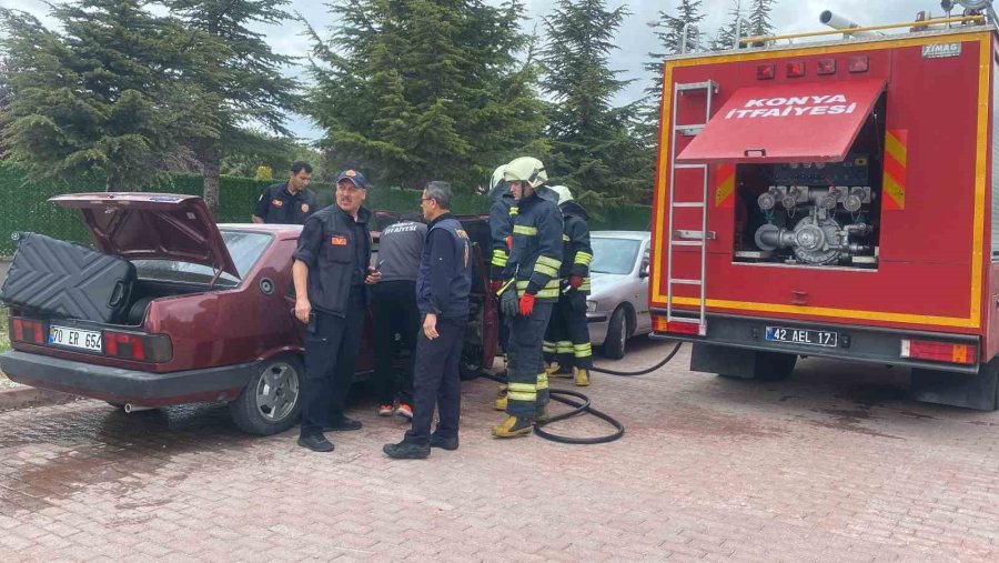 Konya’da Hastane Otoparkındaki Otomobilde Yangın