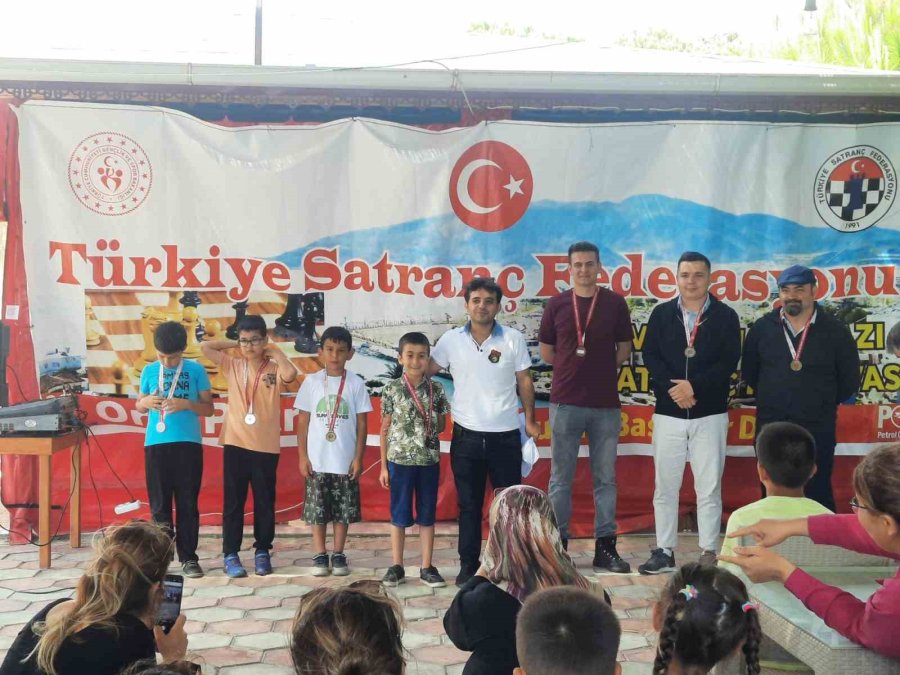 Bozyazı’da Satranç Turnuvası’nın Ödülleri Verildi