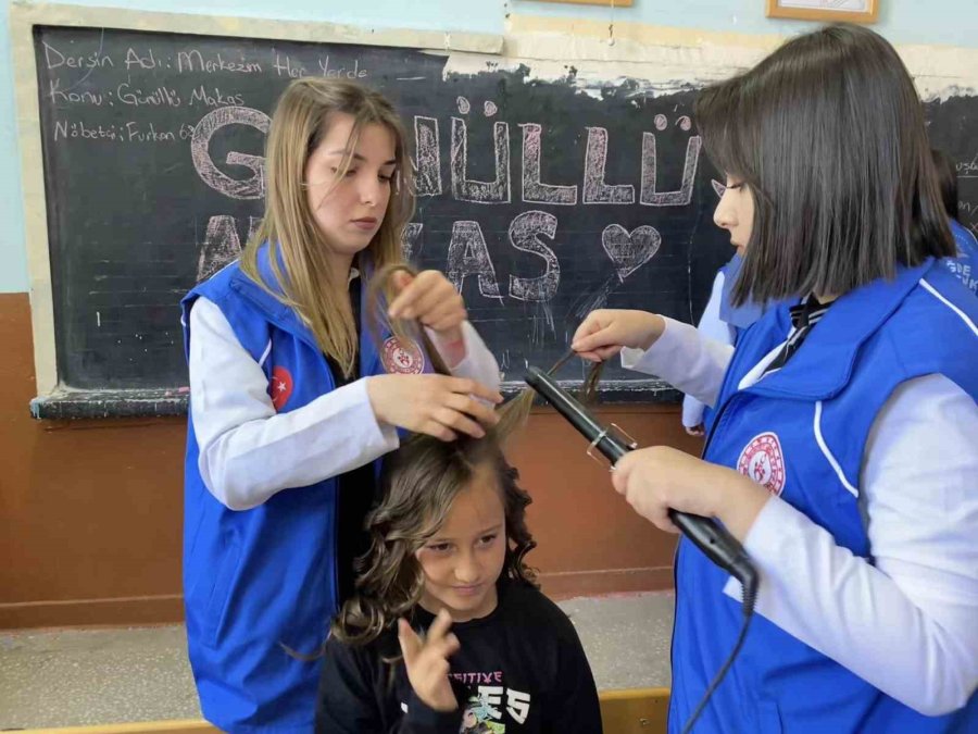 Niğde’de Gönüllü Makas Projesi İle Köylerdeki Çocukların Saç Bakımı Yapılıyor