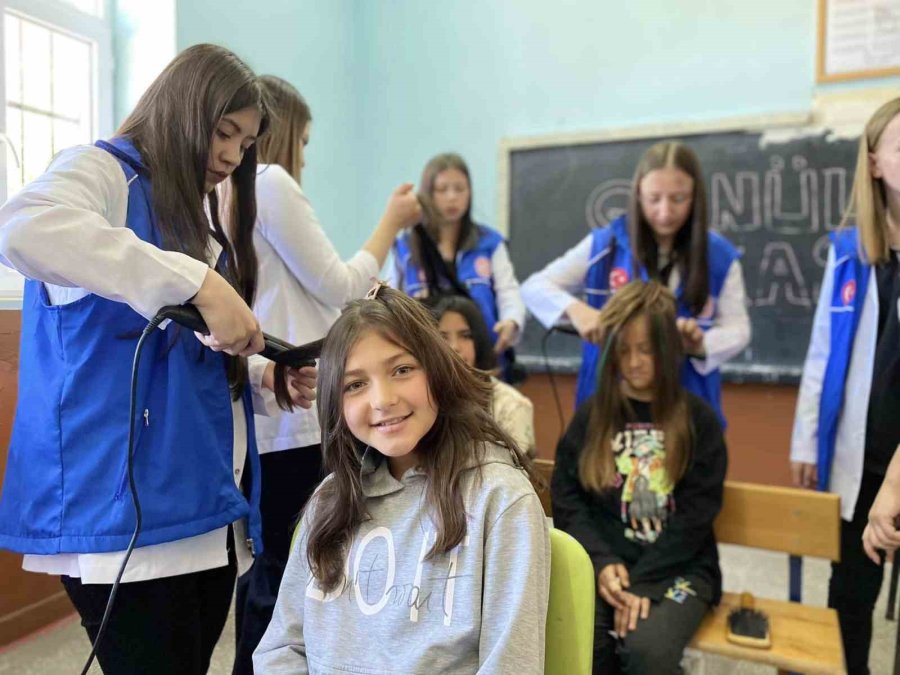 Niğde’de Gönüllü Makas Projesi İle Köylerdeki Çocukların Saç Bakımı Yapılıyor