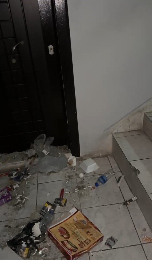 Apartmandaki Eşyalara Zarar Veren Bina Sakini, Diğer Apartman Sakinlerini Çileden Çıkardı